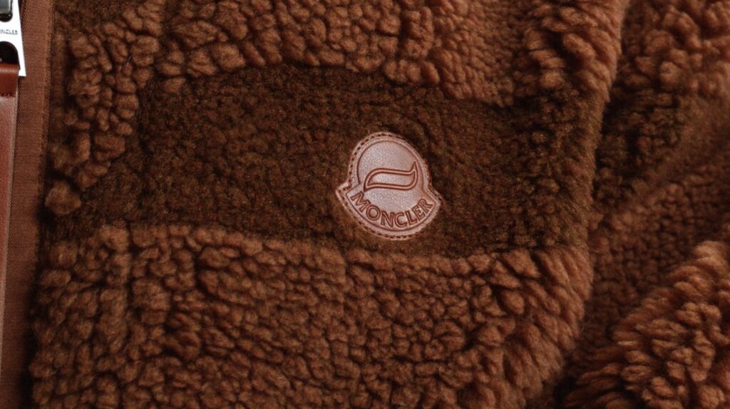 moncler-ต้อนรับปีม้า-ผ่านดีไซน์ที่สะท้อนพลังการเคลื่อนไหวอย่างสง่างาม