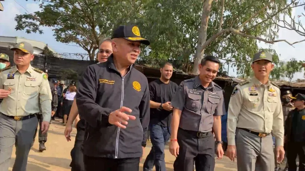 แถลงข่าว-ทลายขบวนการค้าไม้ข้ามชาติ-ยึดของกลางกว่า-1,598-ลบ.