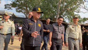 แถลงข่าว-ทลายขบวนการค้าไม้ข้ามชาติ-ยึดของกลางกว่า-1,598-ลบ.