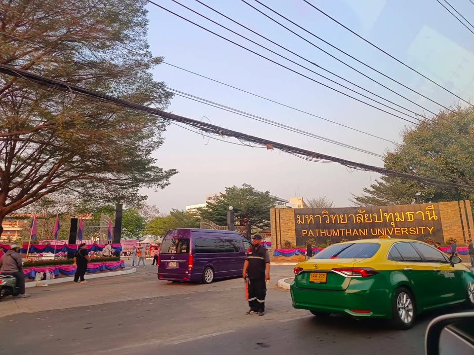 0741-น.-สภาพการจราจร-ผ่านหน้า-มหาวิทยาลัยปทุมธานี-วันนี้มีพ-|-2026-02-15-00:42:00