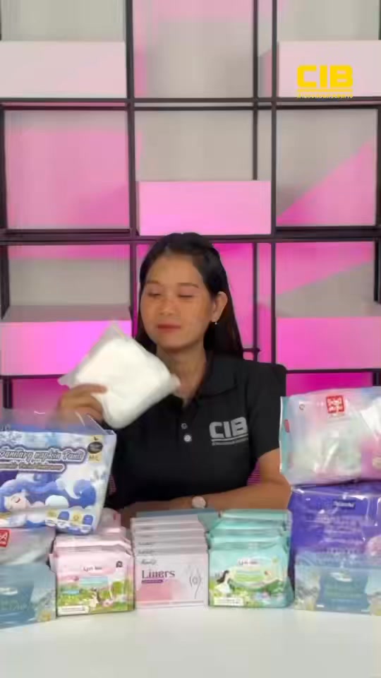 เตือนภัยสาวสายช็อปออนไลน์-ตำรวจบุกตรวจโกดังผ้าอนามัยไม่มีอย.