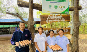 รรตชด.ค็อกนิสไทยฯ-กับ-‘ไข่ไก่’-มื้อกลางวันที่เด็กสร้างเอง