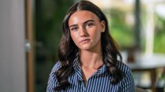 “มีผู้ชายเข้ามาหาฉันต่อหน้าและคุกคามฉัน”-หญิงชาวเวลส์เล่าประสบการณ์ถูกแอบอ้างตัวตนบนโลก