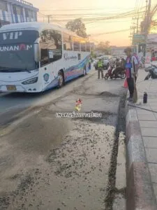 ชุ่ย-มีรถโม่ปูนแอบวิ่งในเวลาห้าม-แล้วทำปูนหกบนถนน-แต่บริษัท-|-2026-03-19-11:18:00