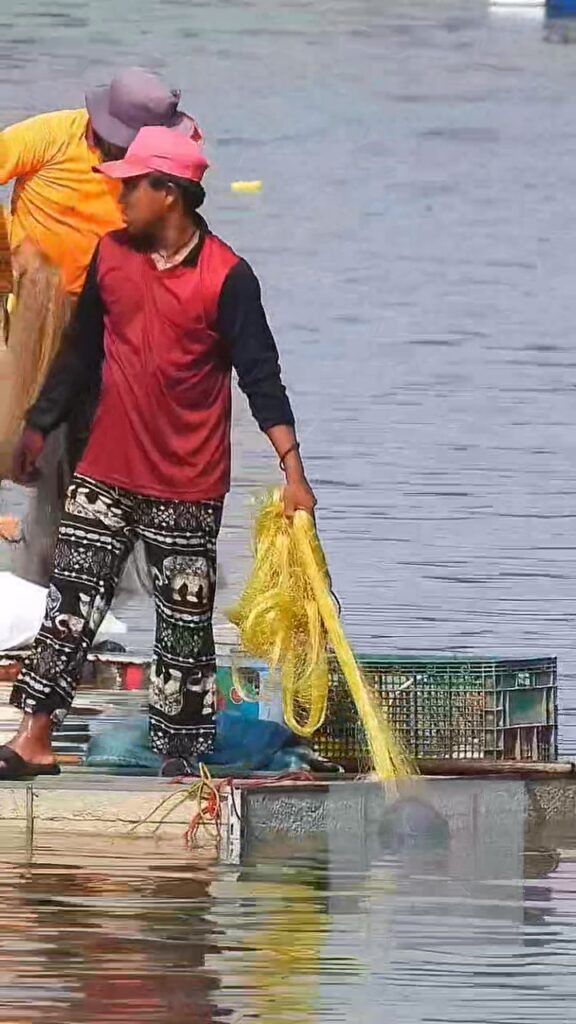 -อสุวรรณภูมิ-จ.ร้อยเอ็ด-หว่านแห่หาปลาแต่ได้ร่างคนติดขึ้นมา