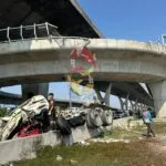 ระวัง-เดี๋ยวขับรถต้องคอยมอง-ระวังว่าจะมีอะไรตกลงมาจากทางด่ว-|-2026-04-03-11:59:00