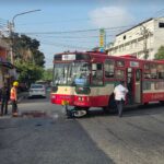 0845-น-ถนนนักกีฬาแหลมทอง-ปากซอย-42-รถประจำทางชนรถจยย.-คนขั-|-2026-04-09-01:58:00