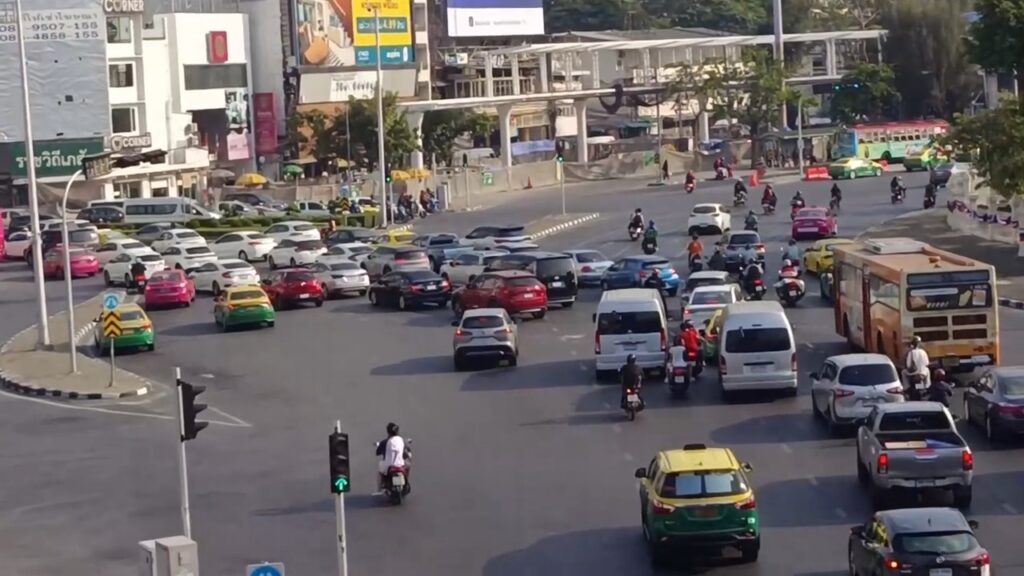 0828-น.-วงเวียนอนุสาวรีย์ชัยสมรภูมิ-ออกถนนราชวิถี-ผ่านหน้า-|-2026-04-09-01:31:00