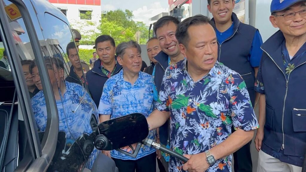 “นายกฯ-อนุทิน”-สุ่มลงพื้นที่จันทบุรี-ตรวจเยี่ยมให้กำลังใจท้อ