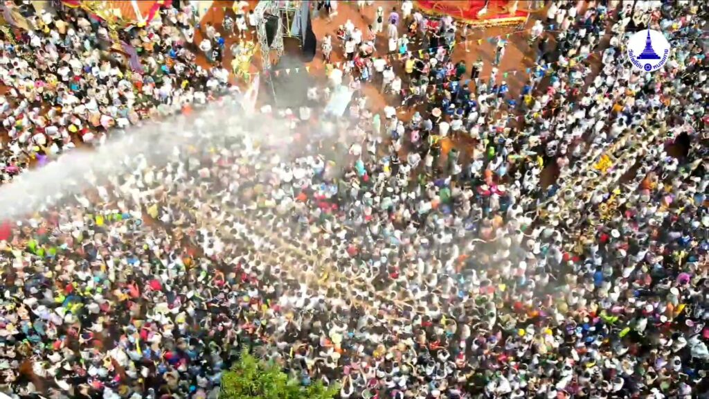 ถ่ายทอดสดพิธีอัญเชิญหลวงพ่อพระใสลงจากพระอุโบสถ-เพื่อให้ประช