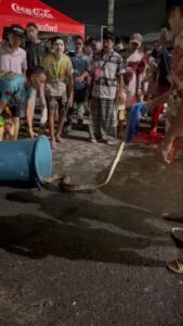 เขต8-บันเทิง-เหลือมโผล่กลางวงเล่นน้ำสงกรานต์-วัยรุ่นใจเด็ด-|-2026-04-14-01:31:00