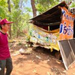 สภาพห้องนอน-ที่มีเพียงมุ้ง-หมอน-และฟูกรองนอน-ภายในกระท่อมมุง