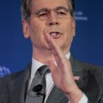 เบสจากกระทรวงการคลังของรัฐบาลจีนเป็นพันธมิตรที่ไม่เน้นการควบคุมน้ำมันตลอดการสู้รบ