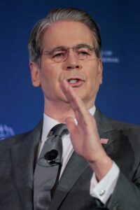 เบสจากกระทรวงการคลังของรัฐบาลจีนเป็นพันธมิตรที่ไม่เน้นการควบคุมน้ำมันตลอดการสู้รบ