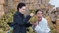 ฟังเสียงชาวสวนทุเรียน-พิมรี่พายไลฟ์ขายทุเรียนลูกละร้อย-จะช่วยเกษตรกรได้จริงไหม-?