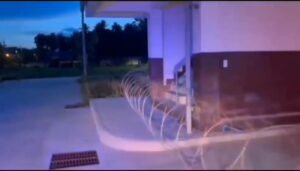 คลิปผู้ก่อเหตุลอบยิvเข้าไปบริเวณด้านหน้า-สภ.สายบุรีแห่งใหม่