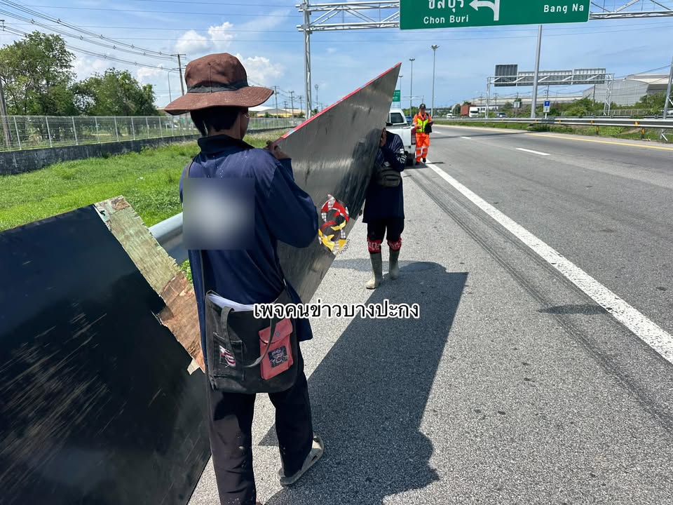 ปลิวตกจากรถ-คนงานเมียนมา-นั่งทับไม้อัดที่บรรทุกมาหลังรถกระบ-|-2026-05-27-04:08:00