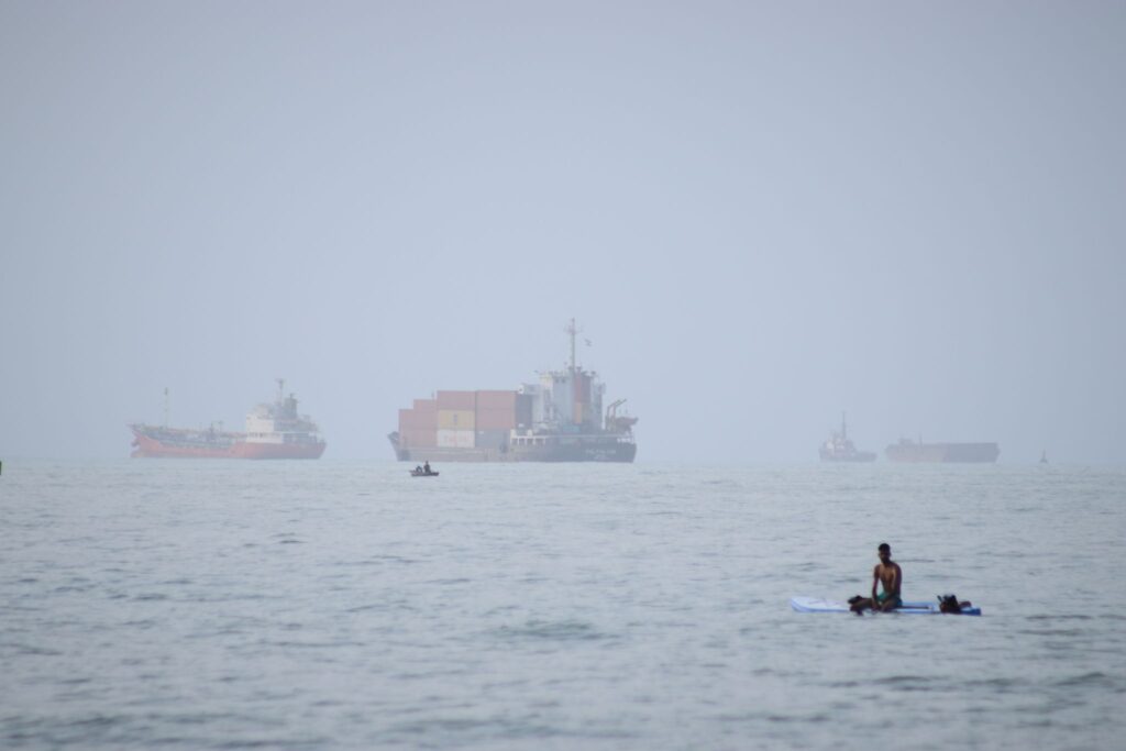 iran,-oman-manufacture-progress-on-deal-to-reopen-strait-of-hormuz