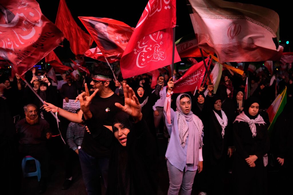 us.-strikes-iranian-targets-after-foiling-attack-on-its-bases