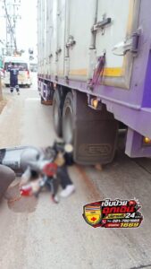 คลองหวะ-สลด-สิบล้อพ่วงชนรถจักรยานยนต์-แยกคลองหวะ-หญิงเสีe-|-2026-08-08-02:17:00