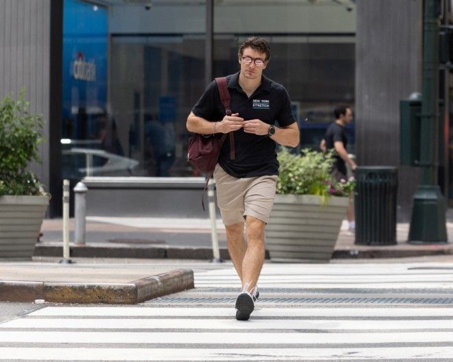 from-tokyo-to-london,-heatwaves-ship-males-to-work-in-shorts