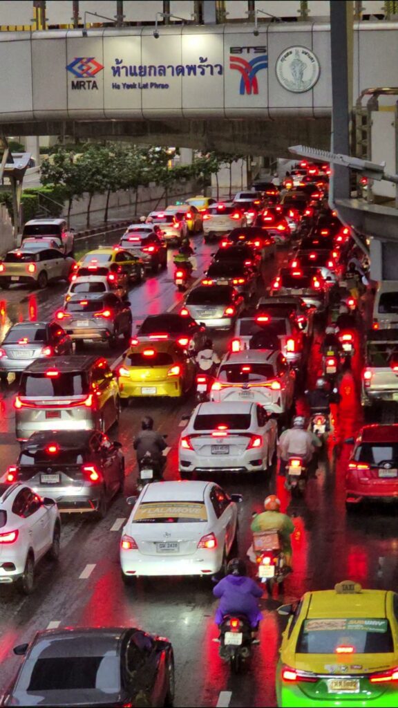 1826-น.-กลับถึงบ้านกันหรือยัง-ฝนยังตกอยู่-เดินทางปลอดภัยนะ-|-2026-08-31-11:29:00