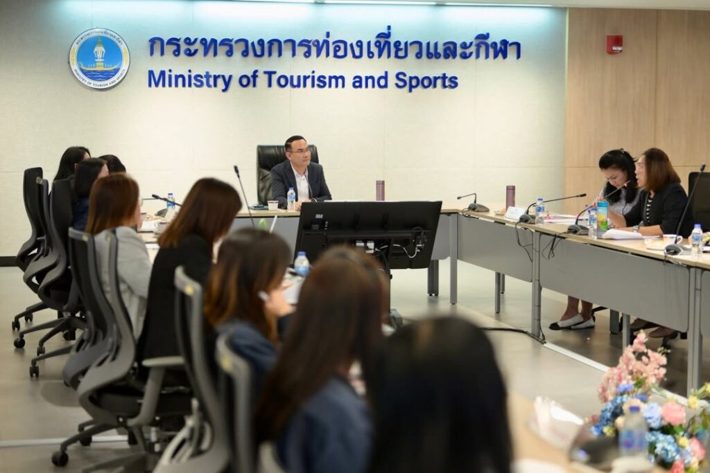 ผู้ช่วย-ปลัด-ประชุมเตรียมความพร้อมจัดพิธีถวายผ้าพระกฐินพระ