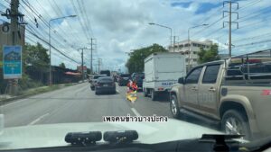ติดหนักมาก-ผู้รับเหมาทำการซ่อมถนนบริเวณก่อนถึงสามแยกไฟแดงวั-|-2026-09-20-03:59:00