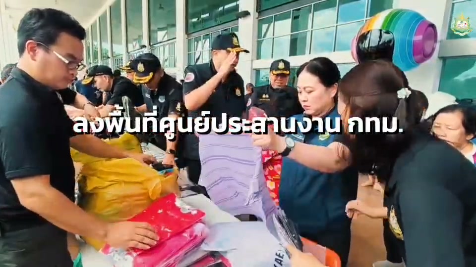 -เราจะก้าวผ่านวิกฤตนี้ไปด้วยกัน-รมว.สุชาติ-พร้อมด้วยปลัดกร