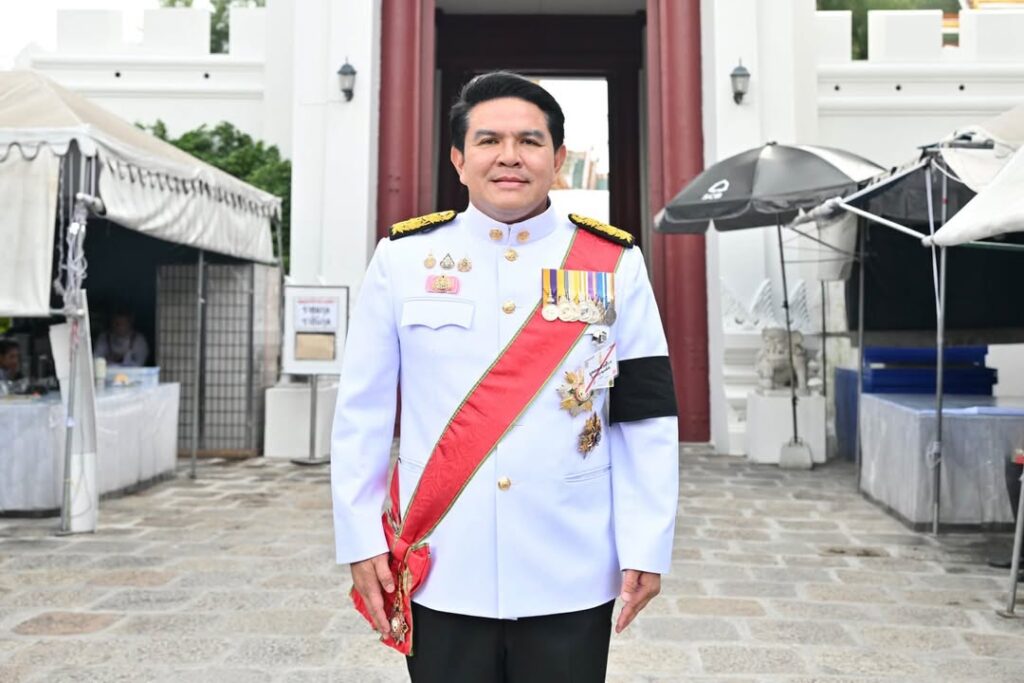 รมว.สุรศักดิ์-เข้าเฝ้าทูลละอองธุลีพระบาท-ในพระราชพิธีทรงบำ